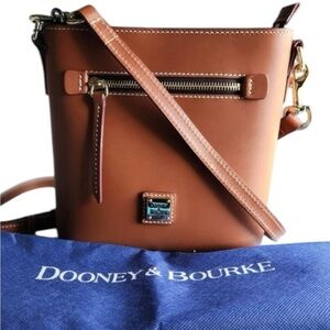 DOONEY & BOURKE Chestnut Small Zip Leather NWT Crossbody